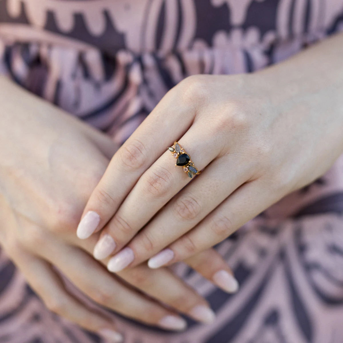 Anillo Liam Negro, Labradorita y Rosa