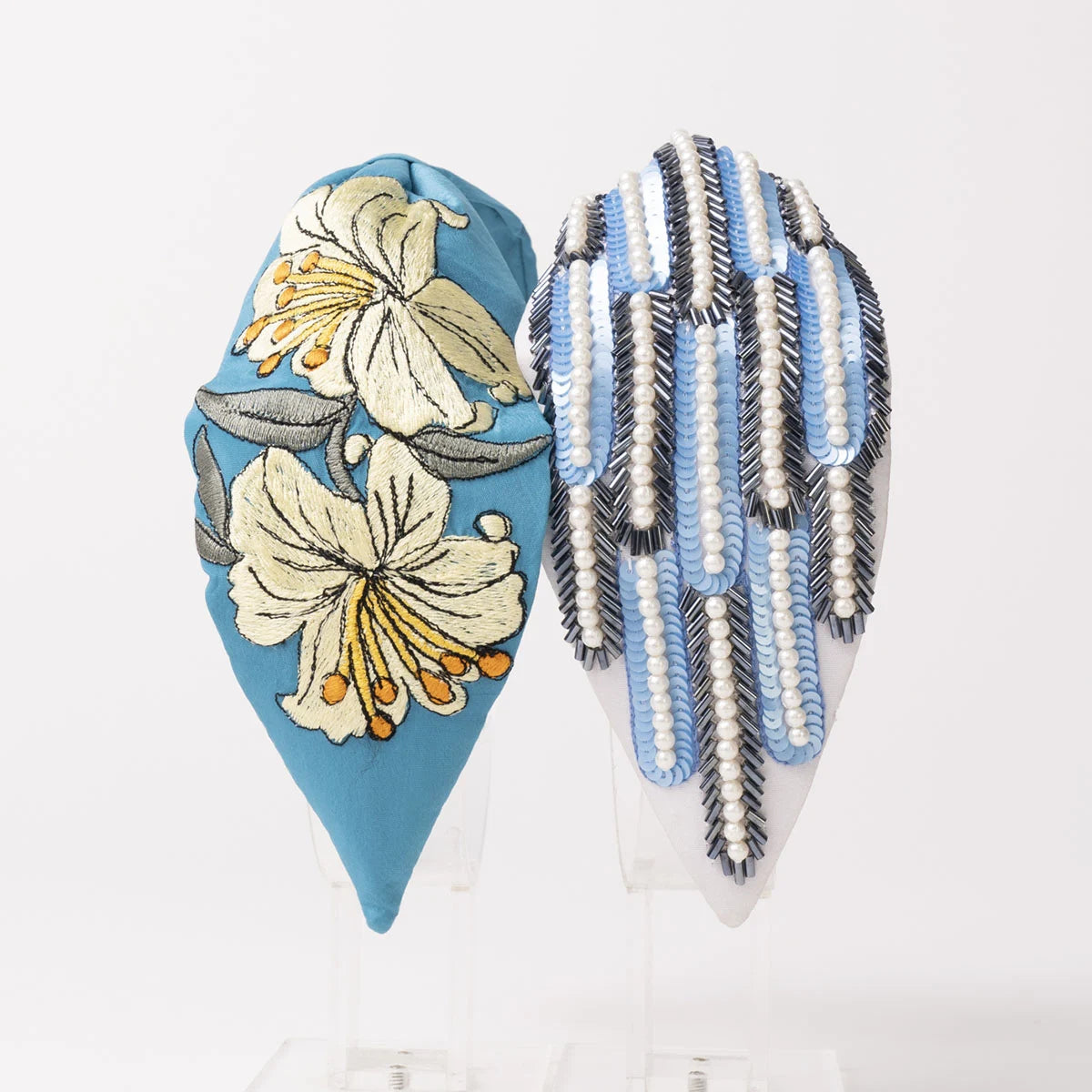 Diadema Hyderabad Blanca Azul y Perlas