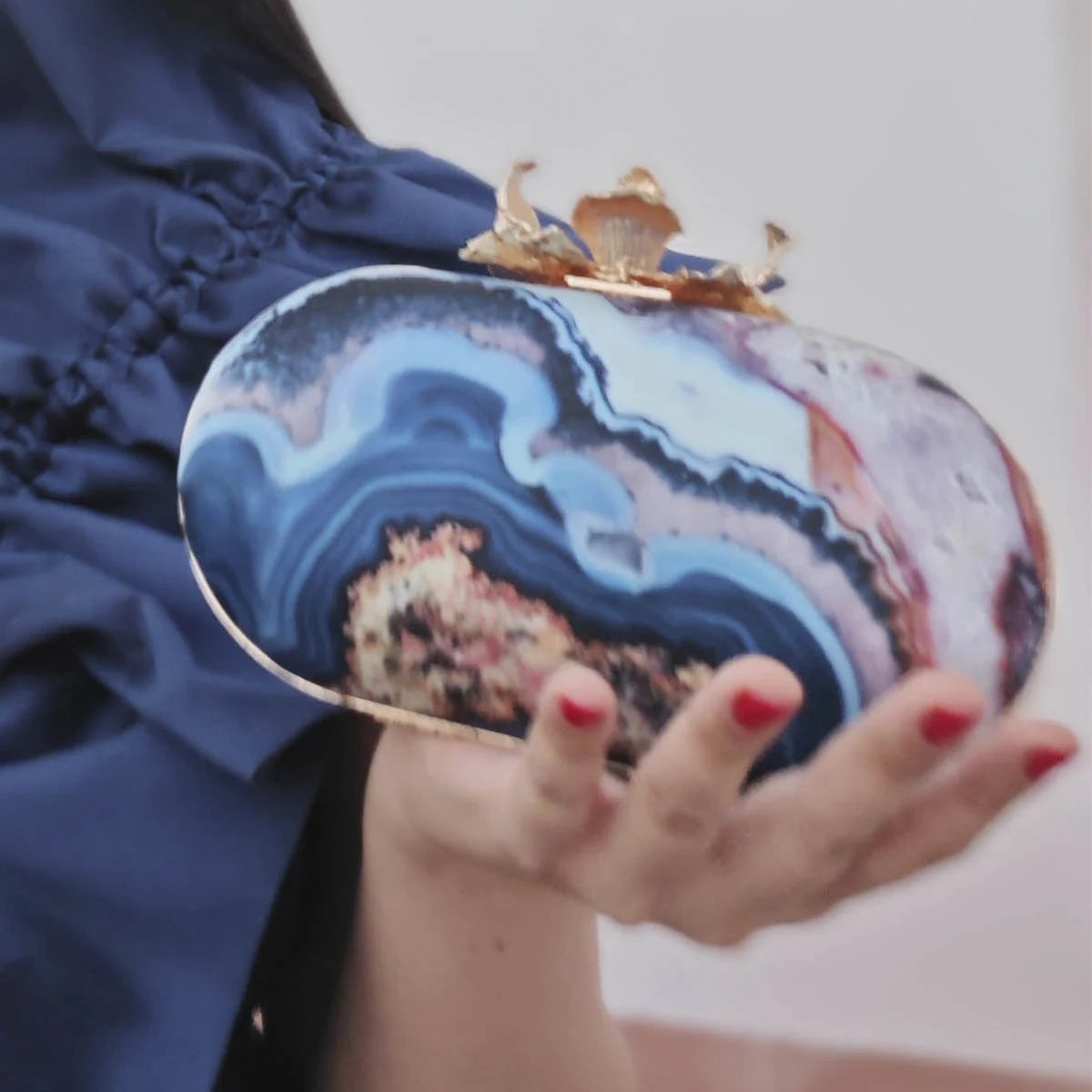 Bolso Ovalado Flor Garra Print Art Azul