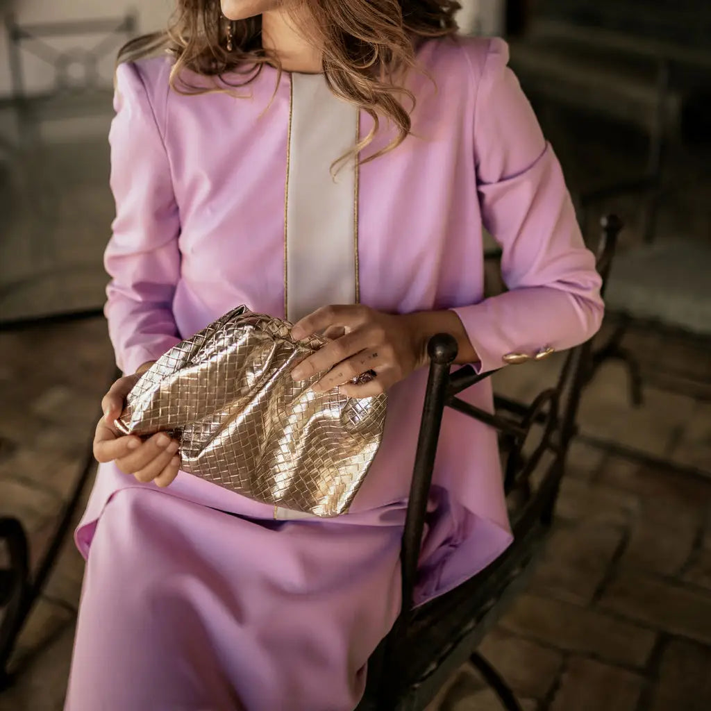 Bolso Nube Escamado Metalizado Dorado