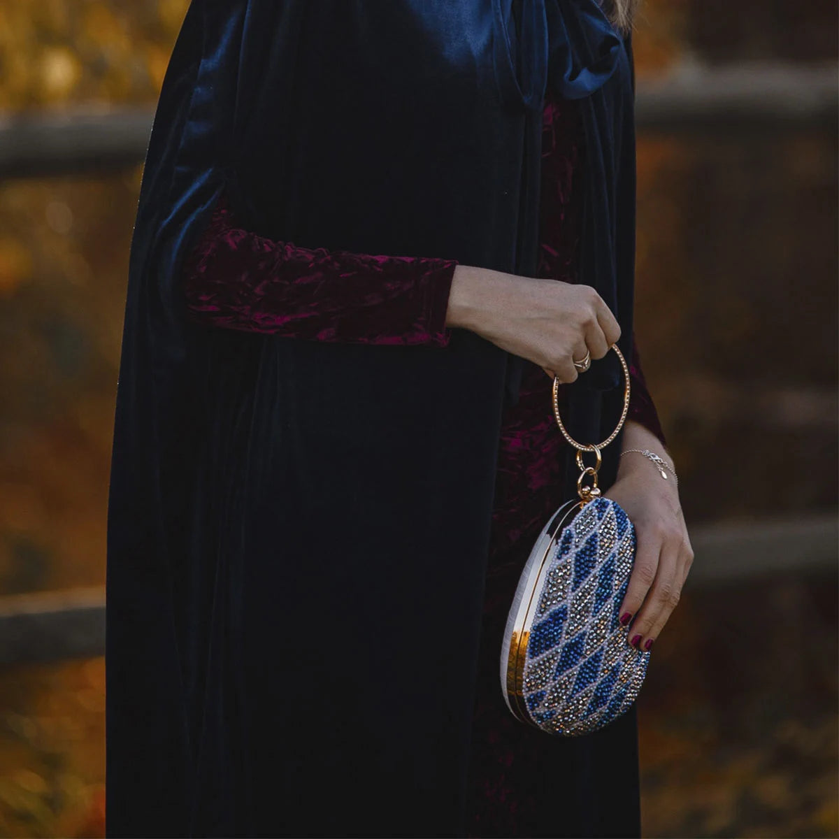 Bolso Huevo Mukan Azul Y Plata