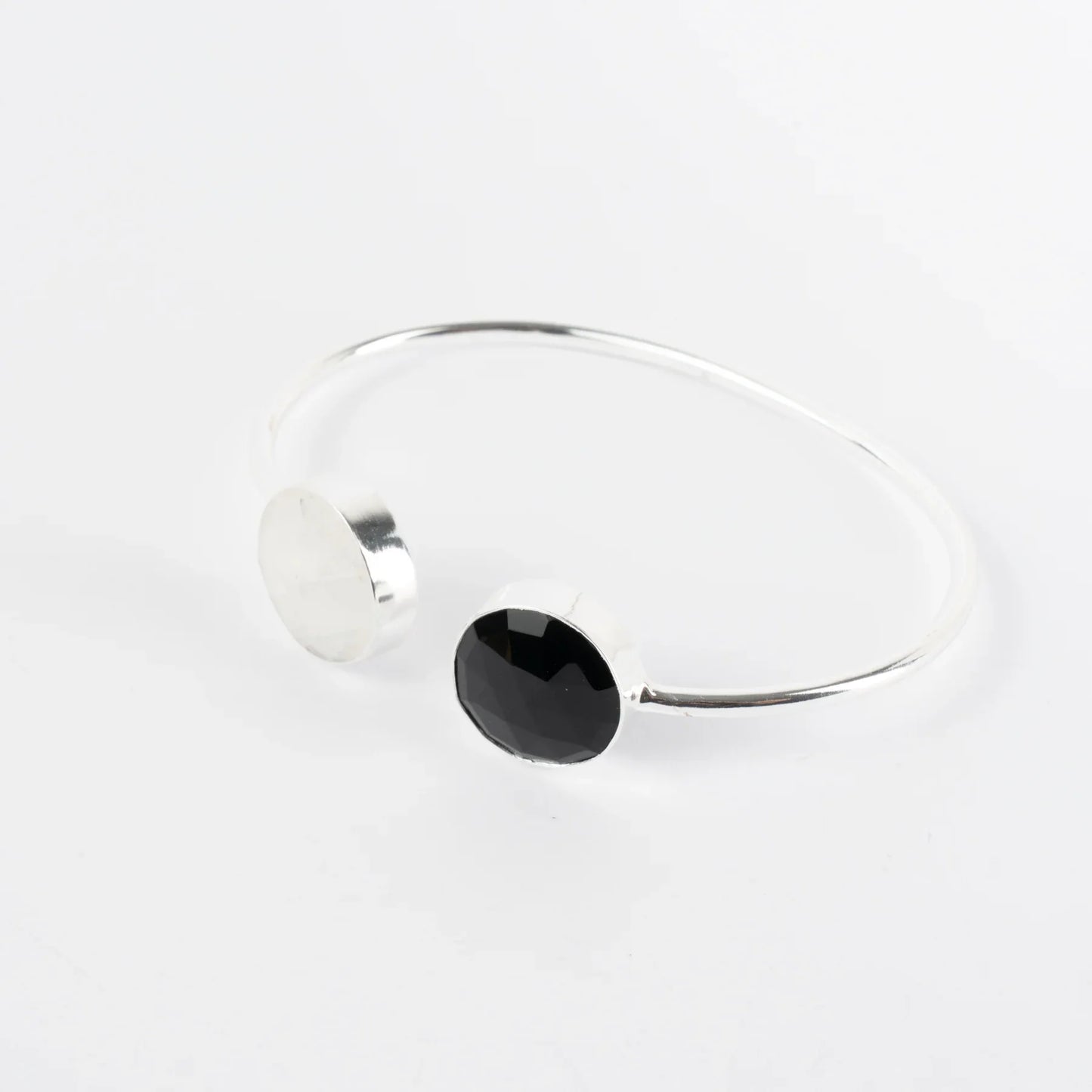 Brazalete Kivi Ed. Limitada Plata Negro y Piedra Lunar