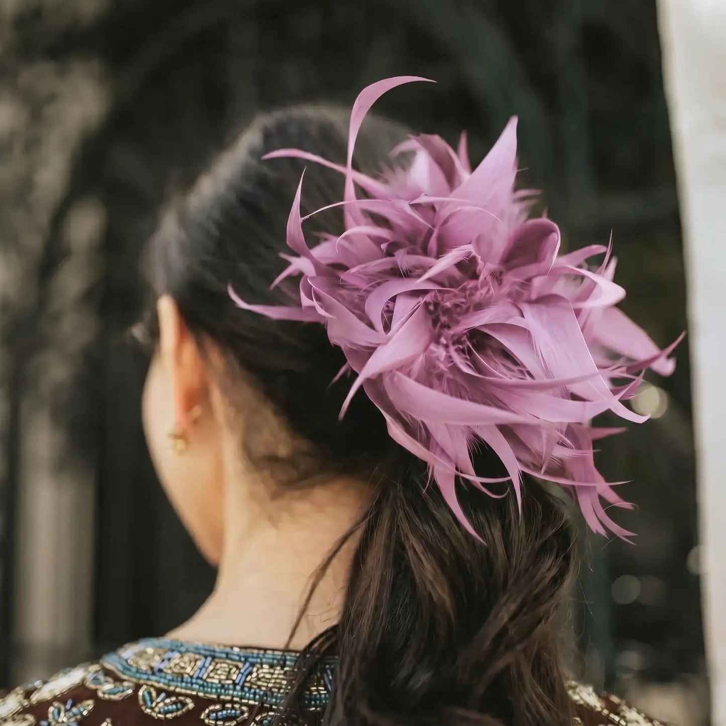 Broche / Tocado Flor Plumas Rosa