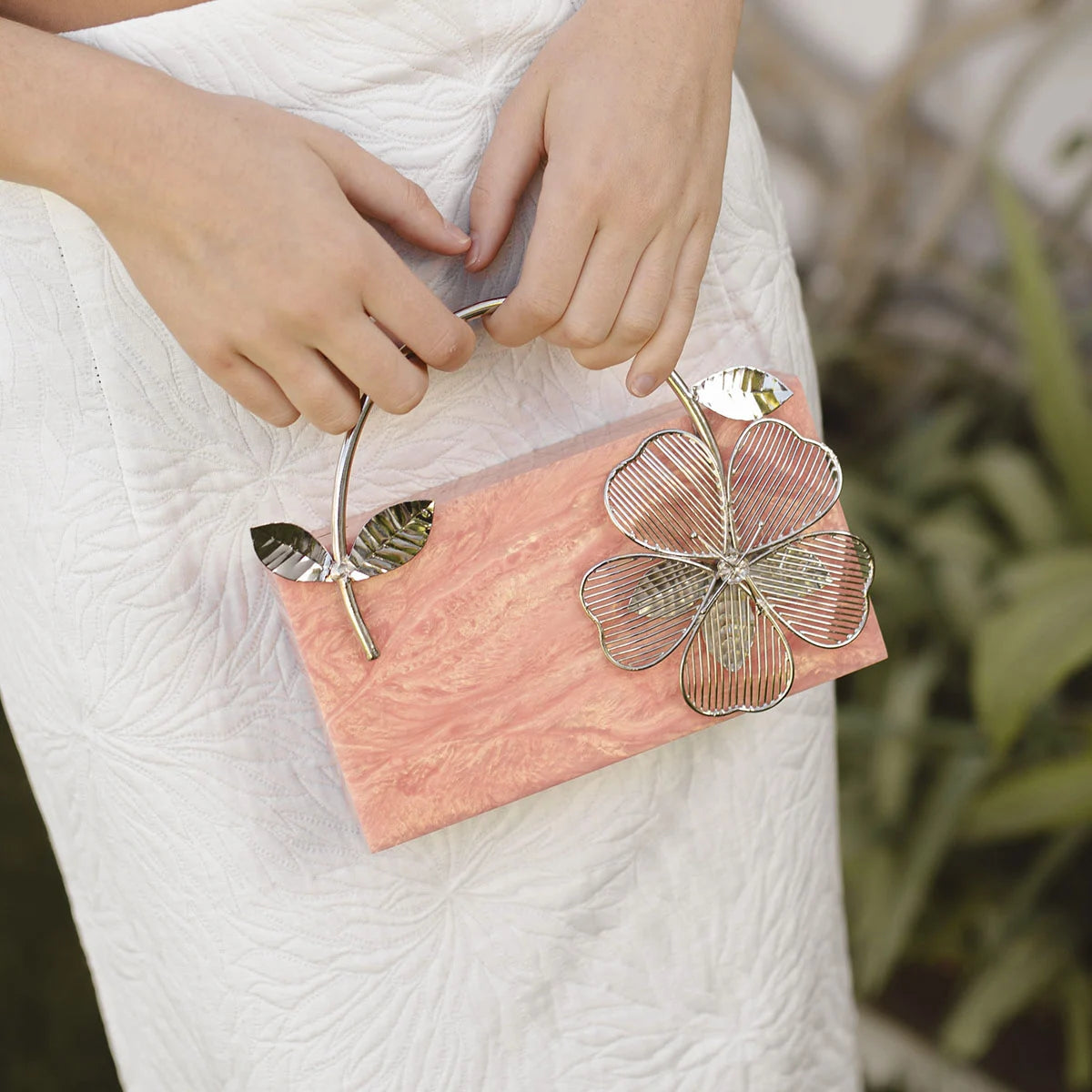 Clutch Copp Flor Plata Salmón