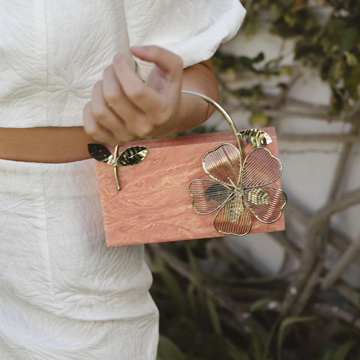 Clutch Copp Flor Plata Salmón