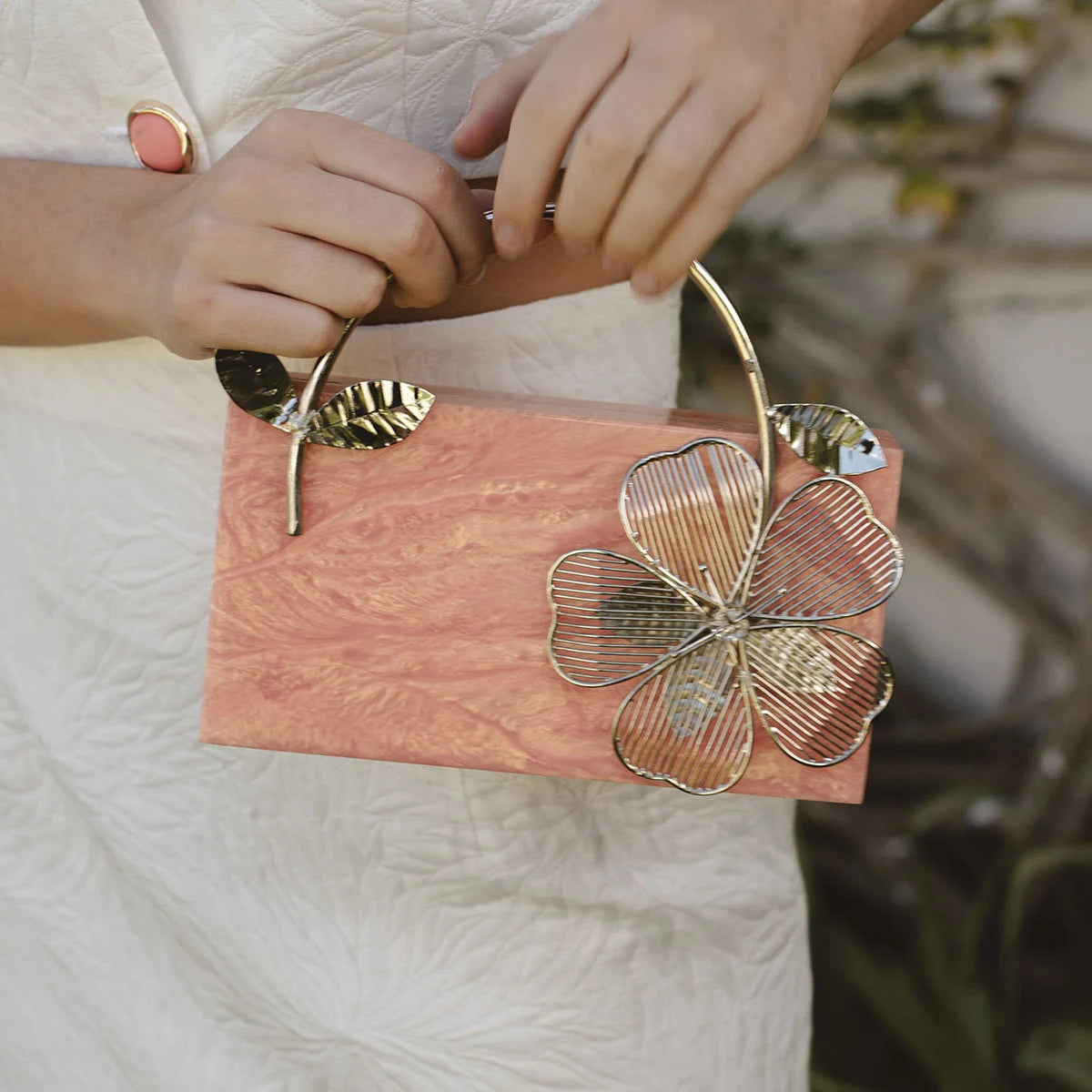 Clutch Copp Flor Plata Salmón