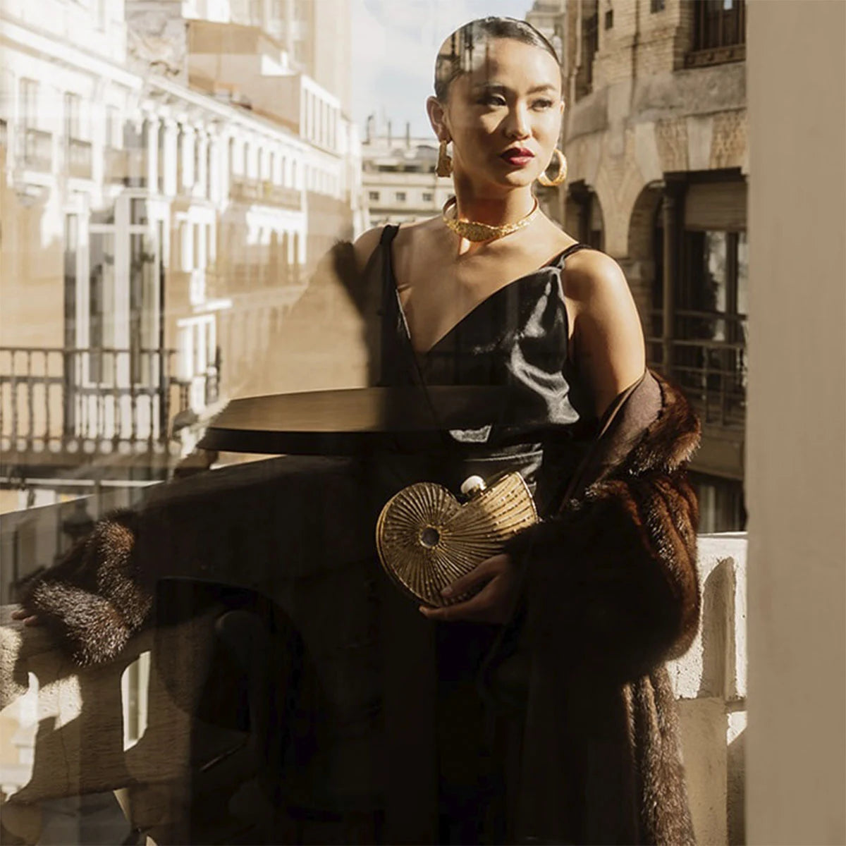 Clutch Deluxe Kajol Caracola Negro