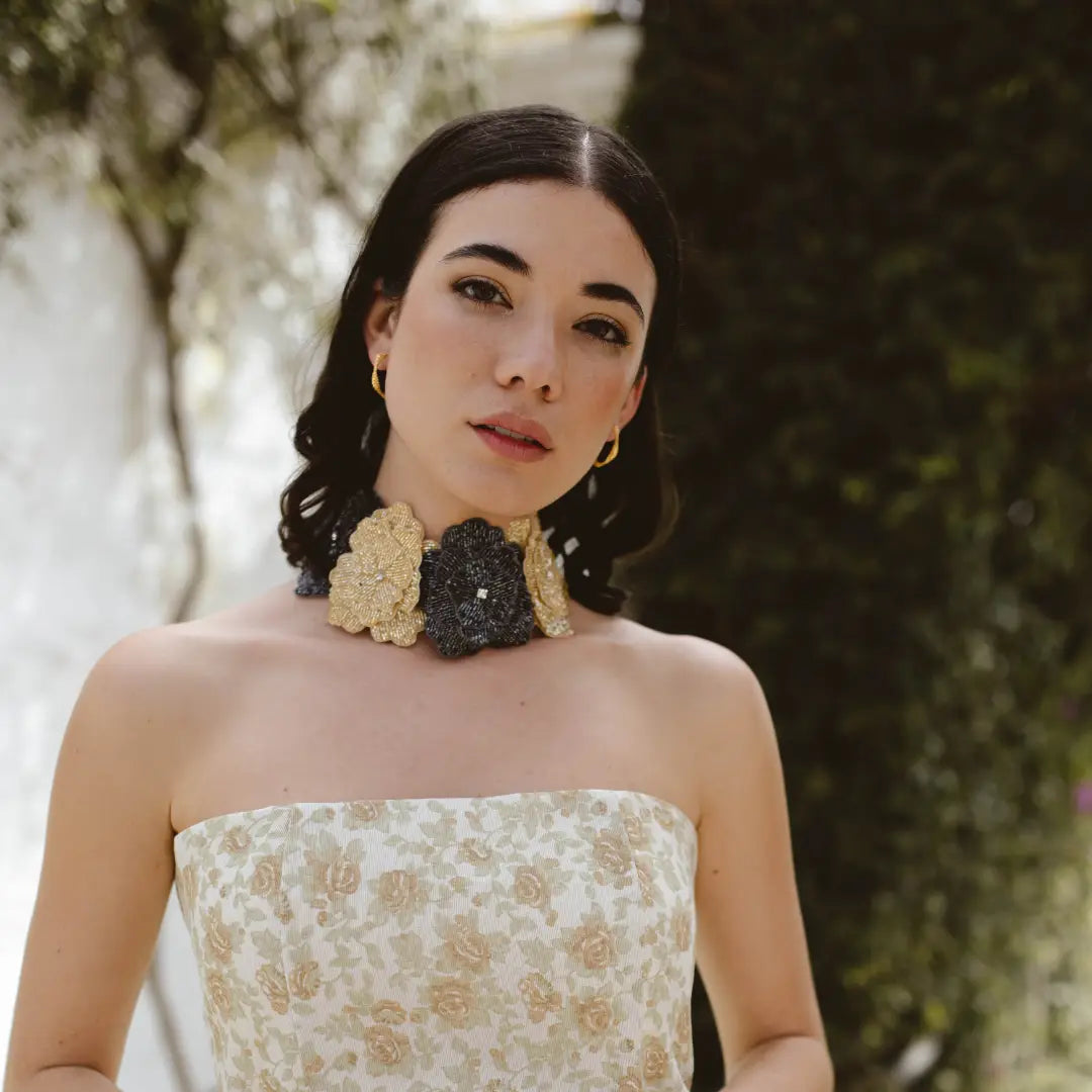 Collar Bordado Nocturnia Dorado y Gris