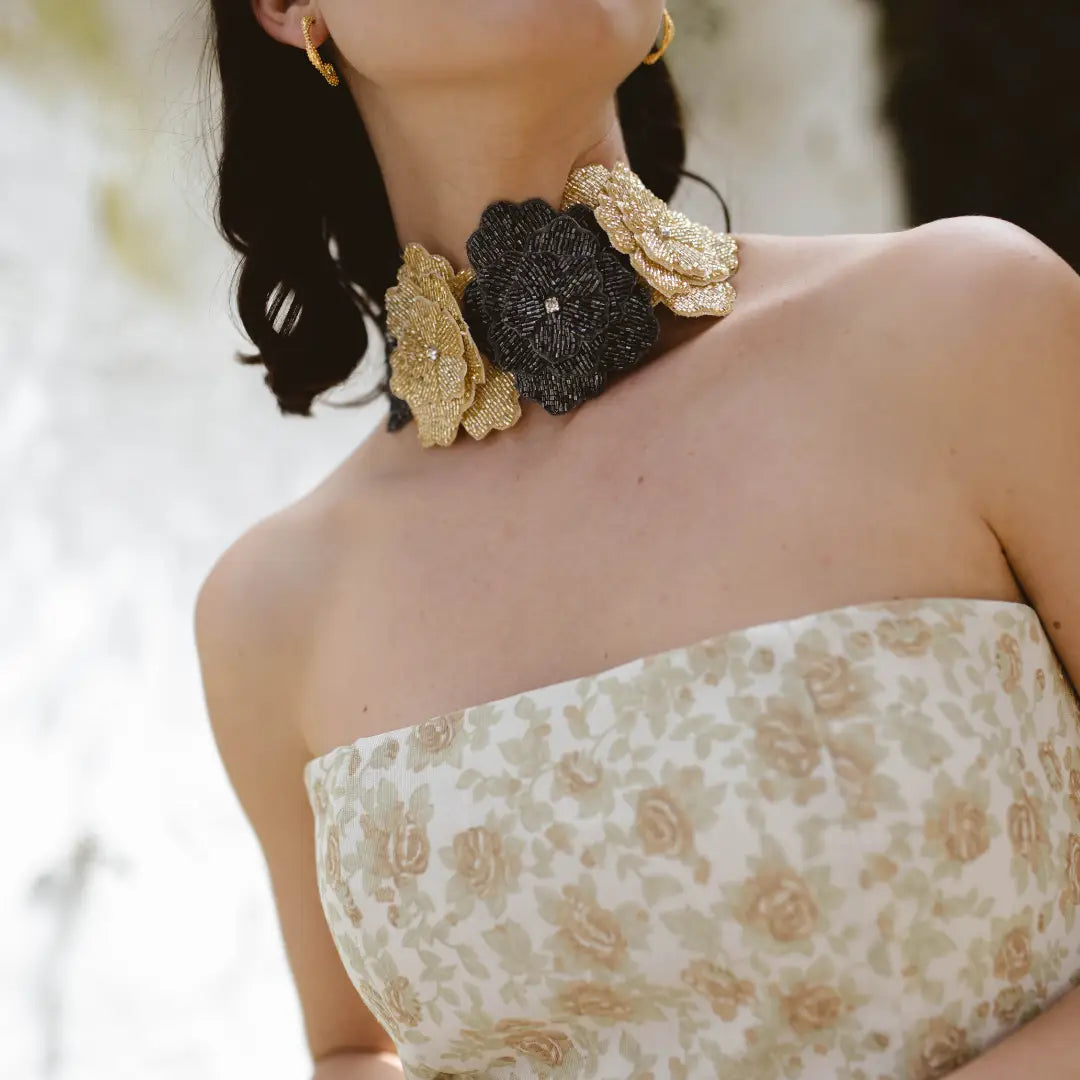 Collar Bordado Nocturnia Dorado y Gris