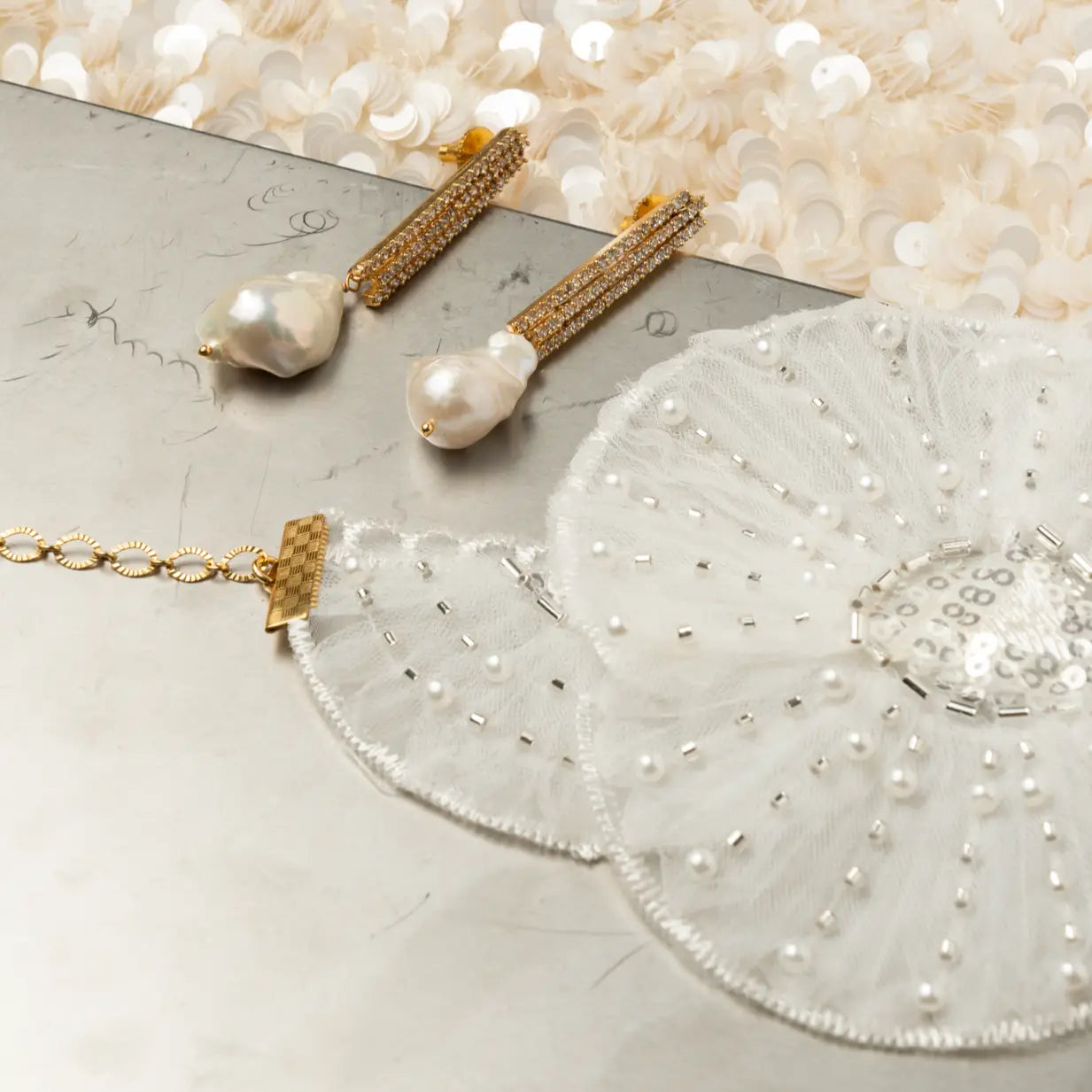 Conjunto Pendientes Ilustre Shine + Choker Bordado Petal Queen