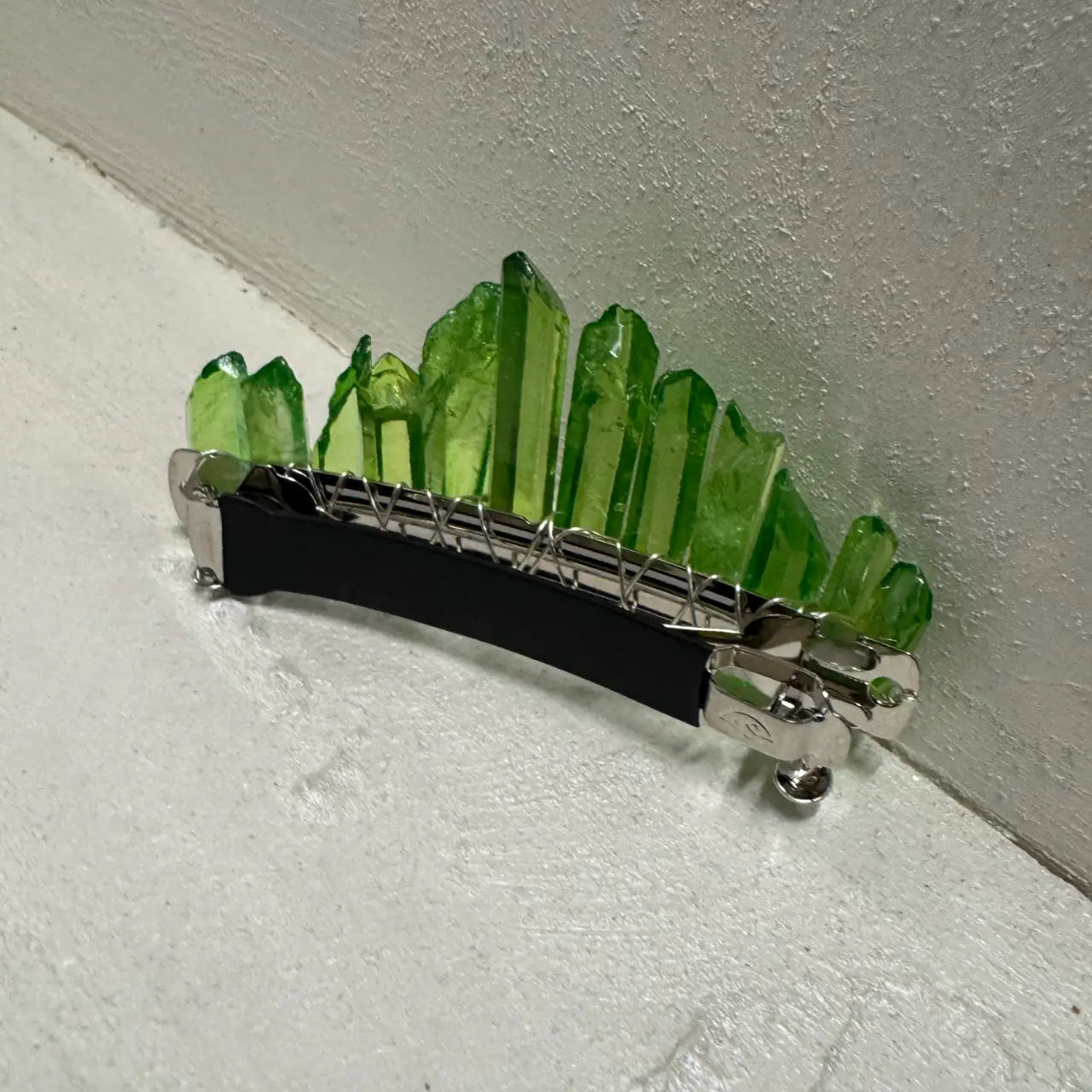 Pasador Prisma Cristales Verde Lima - Black One