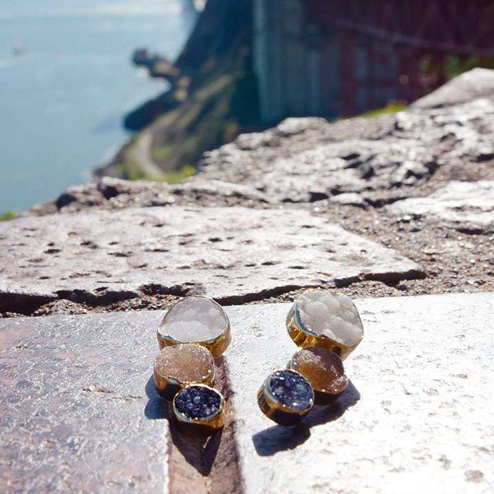 Pendientes Amiran Blanco. Marrón y Negro