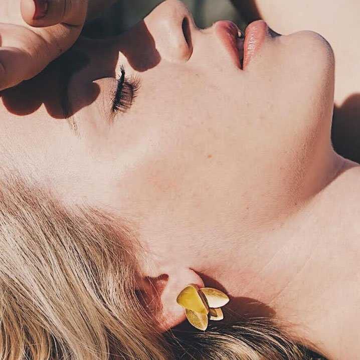 Pendientes Tres Pétalos Amarillo