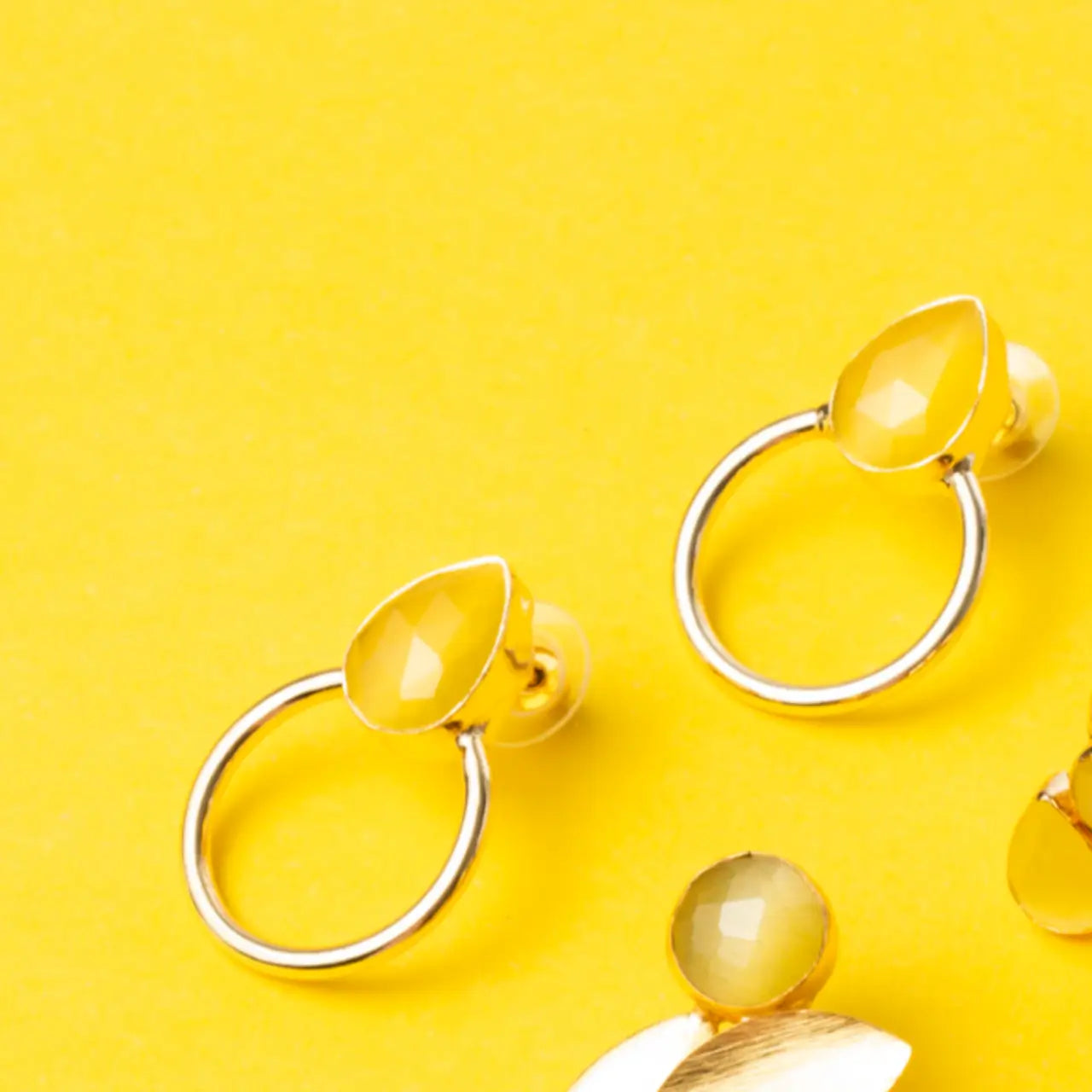 Pendientes Mini Diwa Ed. Limitada Pulida Amarillo