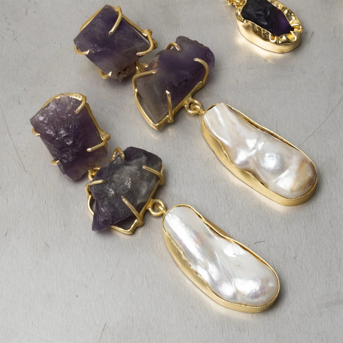 Pendientes Cardeña Rough Morado y Perla