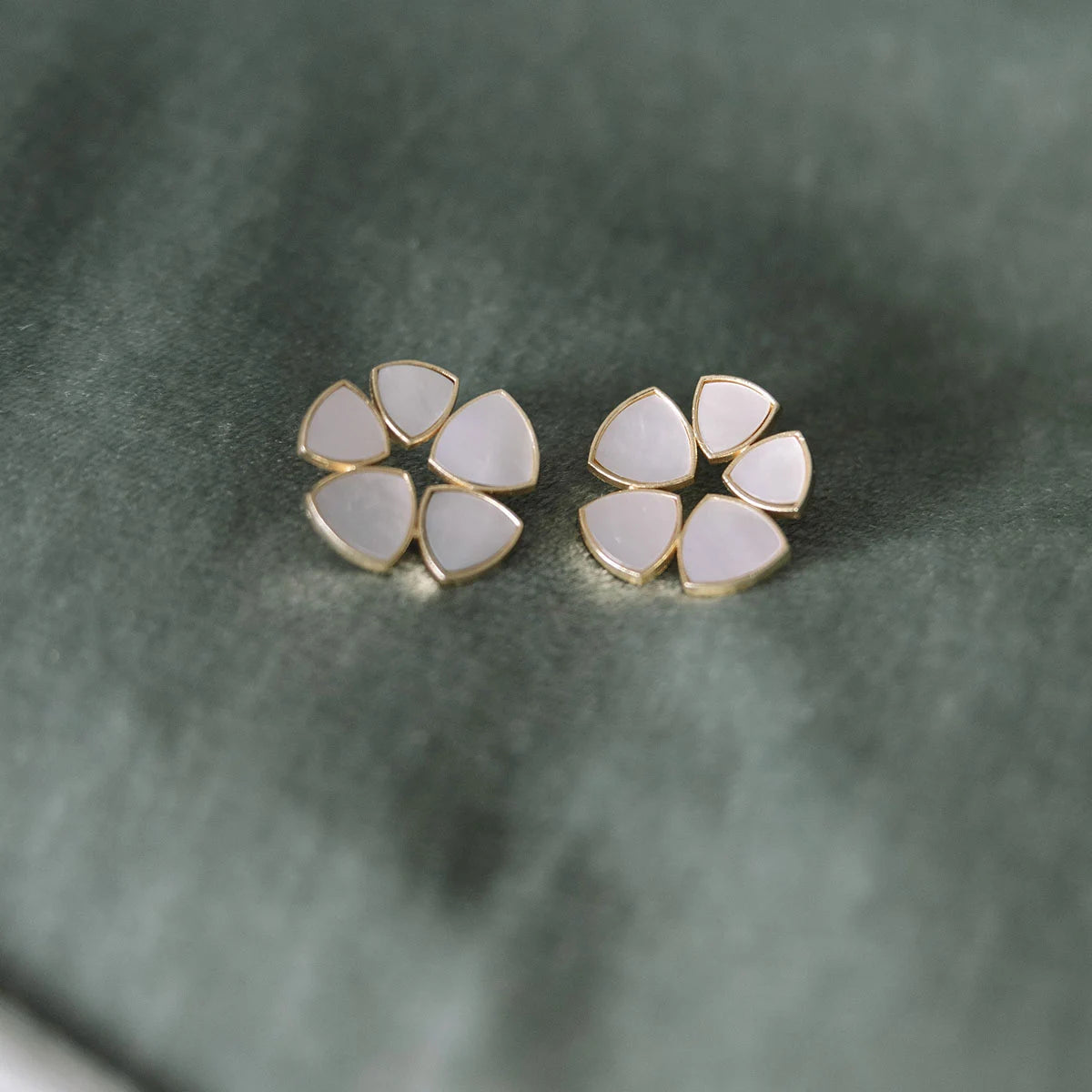 Pendientes Flor Batres Blanco Nácar