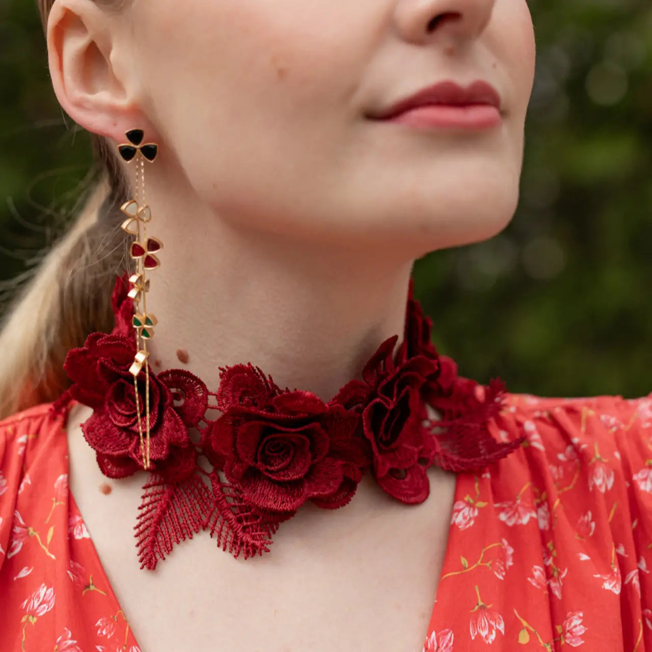 Collar Bordado Rubián Burdeos