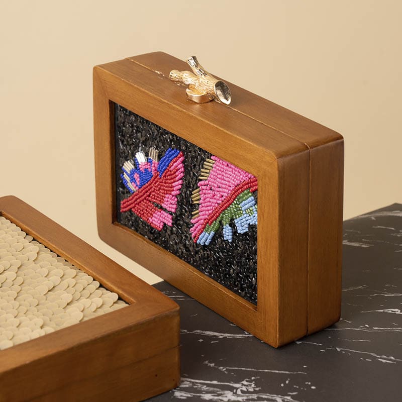 Clutch Madera Hojas Bordadas