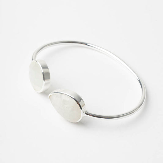 Brazalete Nilo Ed. Limitada Plata Piedra Lunar y Blanco