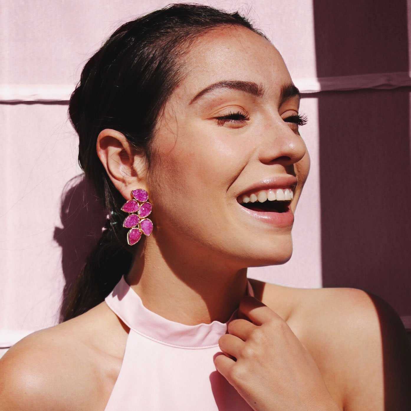 Pendientes Trópico Verde. Fucsia y Blanco