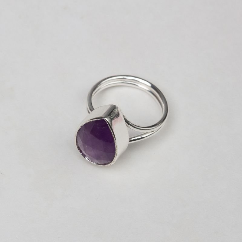 Anillo Caveto Pulida Plata Morado Amatista