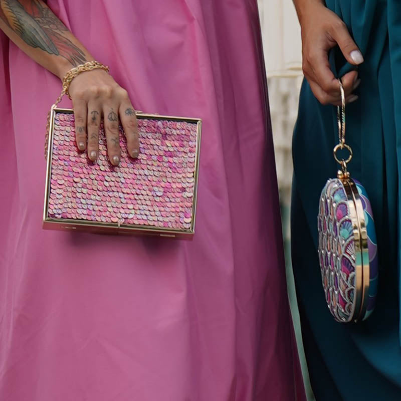Clutch Cuadrado Escamas Fucsias