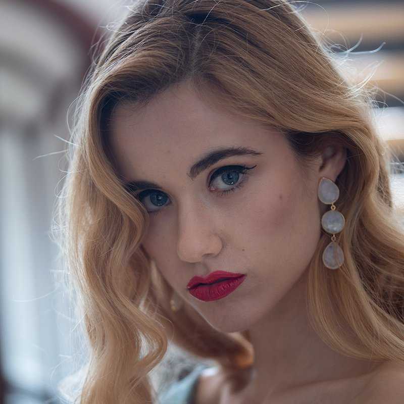 Pendientes Madame Ed. Limitada Azul Lapis, Crema y Piedra Lunar