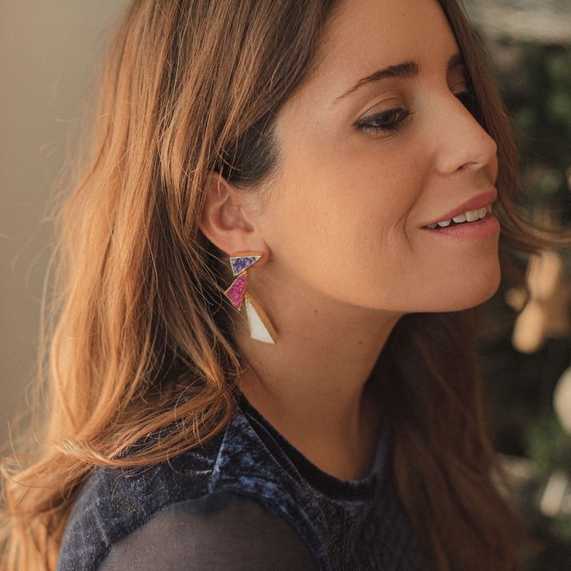Pendientes Tritón Morado. Fucsia mo y Blanco