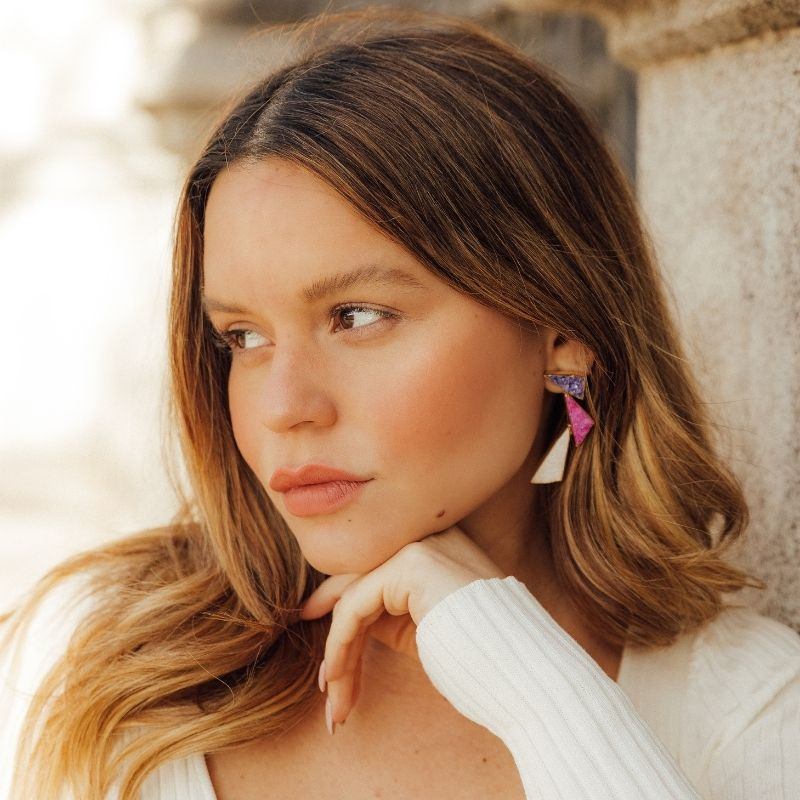 Pendientes Tritón Morado. Fucsia mo y Blanco
