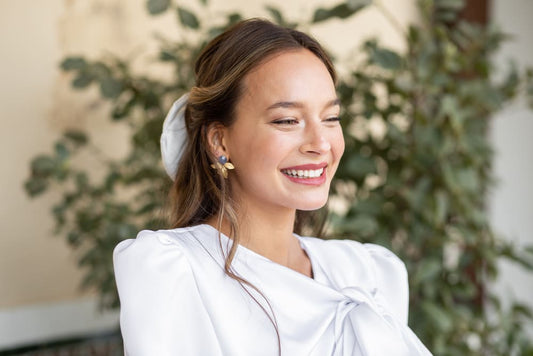 ¿Cómo elegir los pendientes de novia ideales? Guía definitiva para encontrar los pendientes perfectos según tu rostro, peinado, escote y estilo de boda