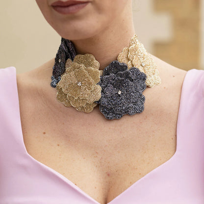 Collar Bordado Nocturnia Dorado y Gris