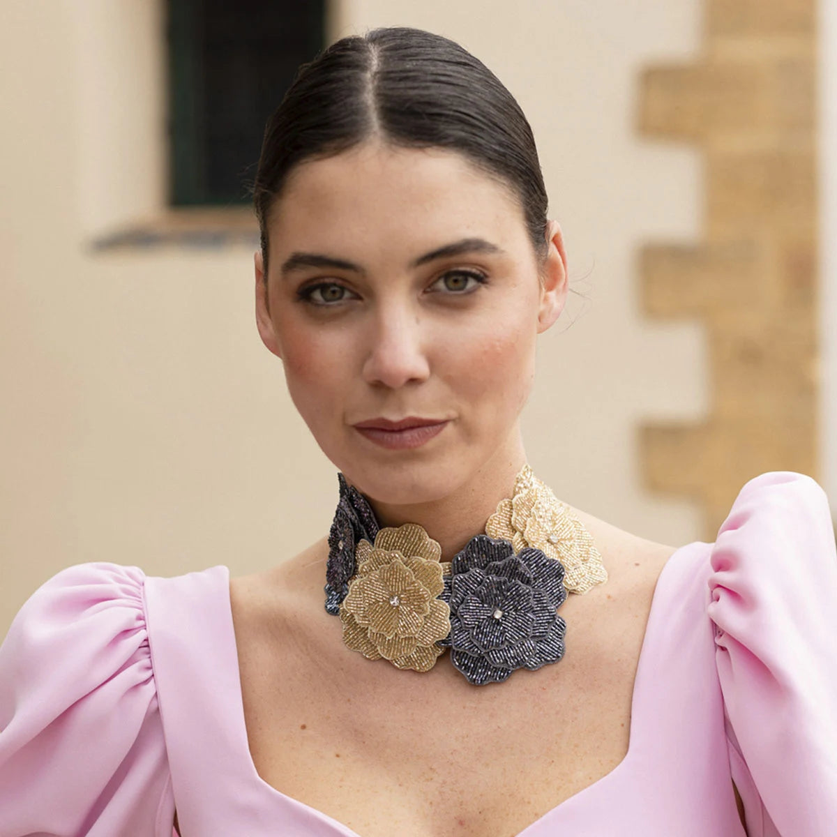 Collar Bordado Nocturnia Dorado y Gris