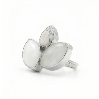 Anillo Grayas Ed. Limitada Plata Piedra Pulida Lunar, Blanco y Howlite