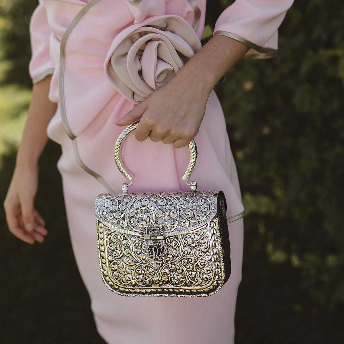 Bolso Cofre Asa Arabic Plata