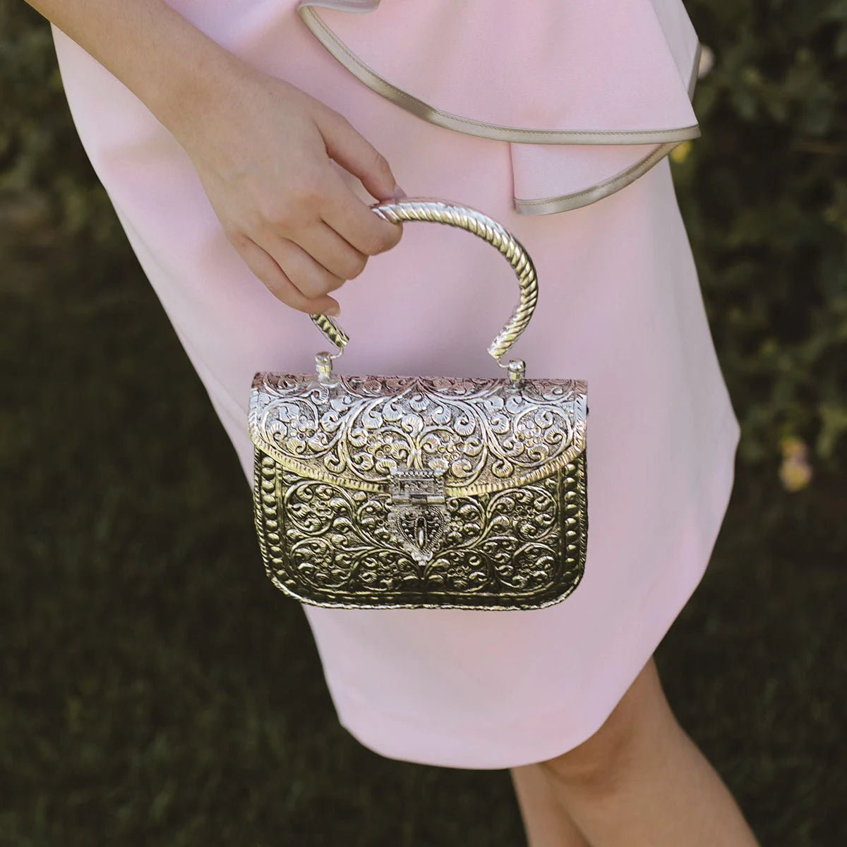 Bolso Cofre Asa Arabic Plata