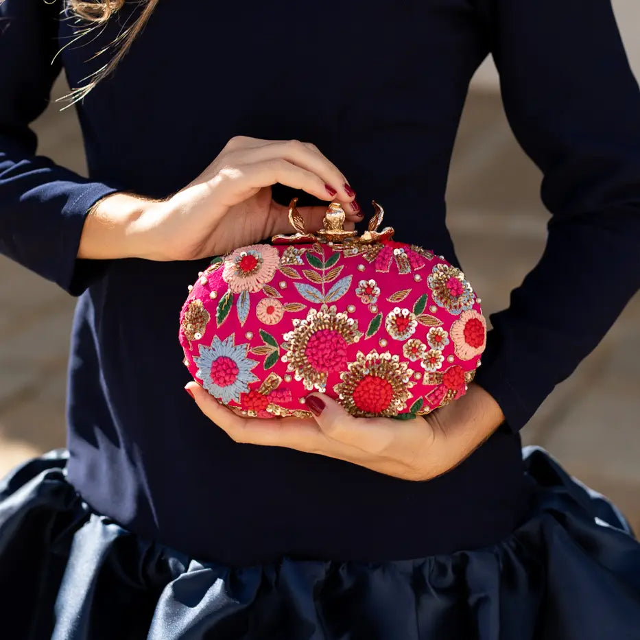 Bolso Ovalado Flor Garra Kali Fucsia