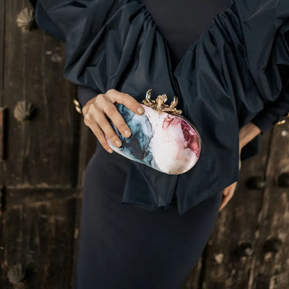 Bolso Ovalado Flor Garra Print Art Azules y Rosas