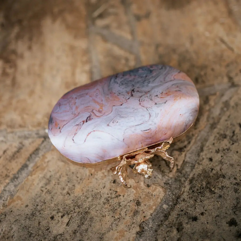 Bolso Ovalado Flor Garra Print Art Beige y Azul Grisáceo