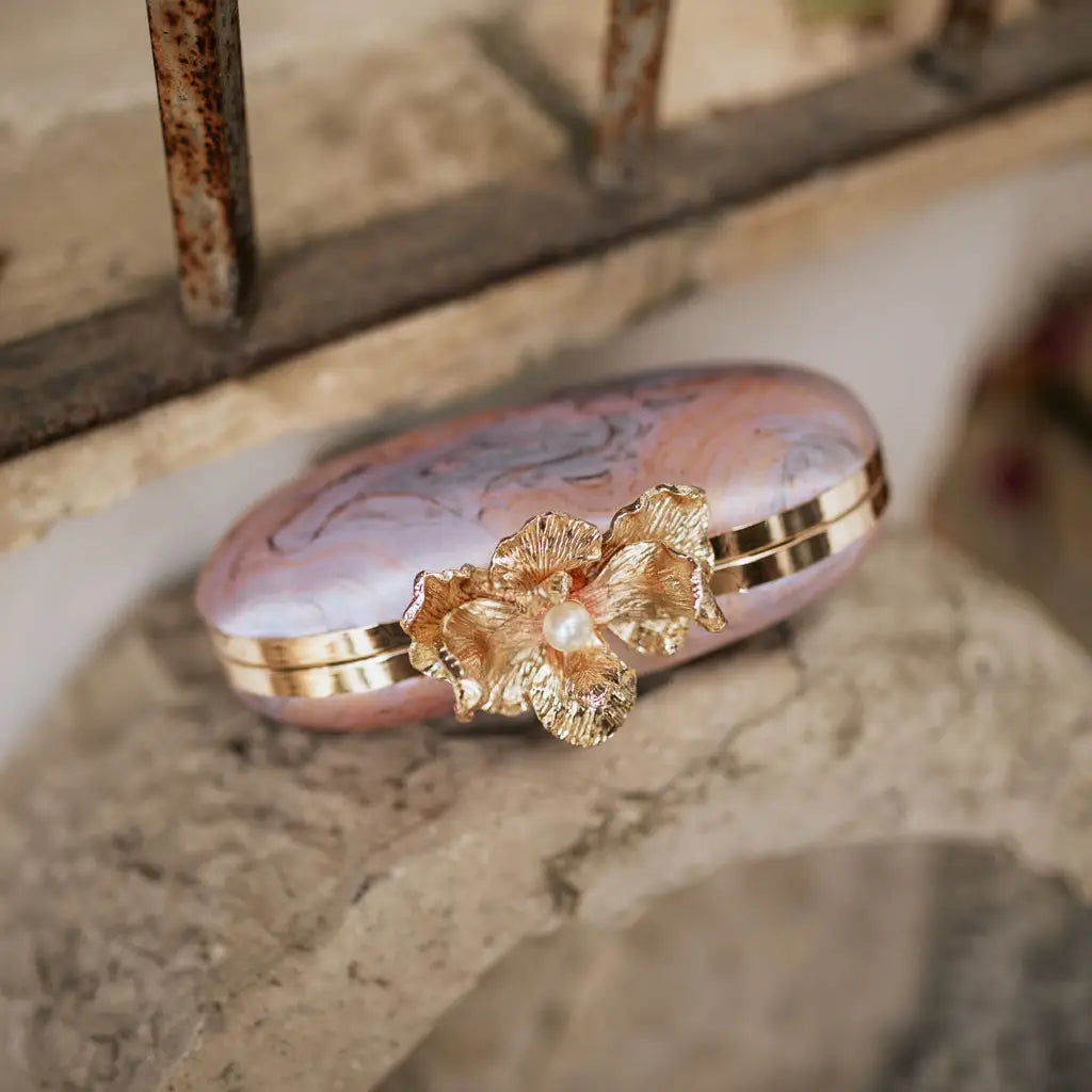 Bolso Ovalado Flor Garra Print Art Beige y Azul Grisáceo