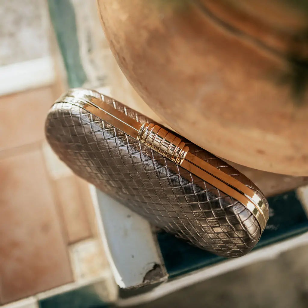 Bolso Ovalado Lennot Tessella Bronce Rosé Metalizado