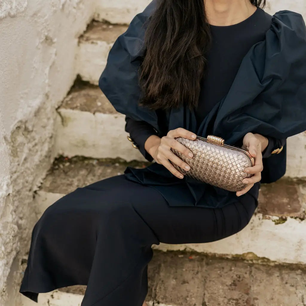 Bolso Ovalado Lennot Tessella Bronce Rosé Metalizado