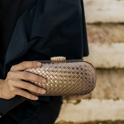 Bolso Ovalado Lennot Tessella Bronce Rosé Metalizado