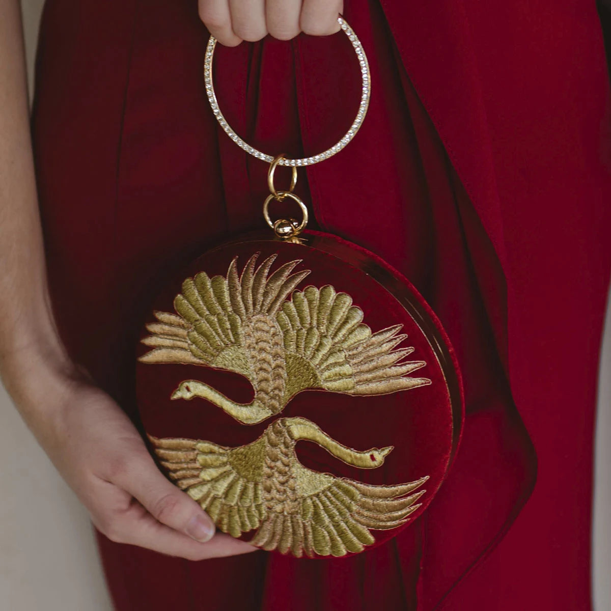 Bolso Circular Duo Gruyas Rojo y dorado