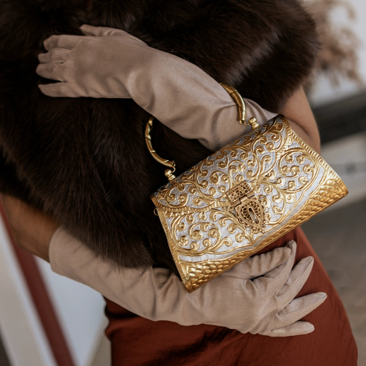 Bolso Cofre Asa Oroza Plata y Oro
