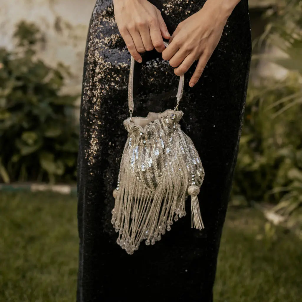 Bombonera Campano Flecos Plateada