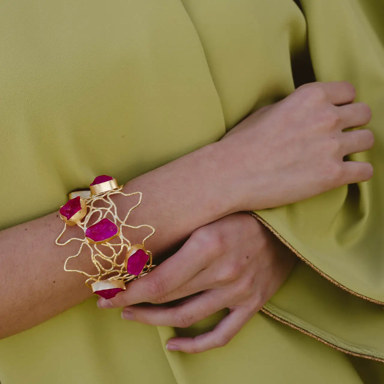 Brazalete Úrsula Ed. Limitada Rough Fucsia