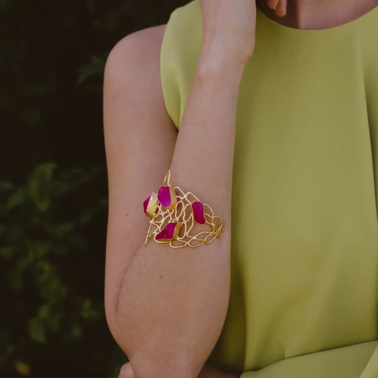 Brazalete Úrsula Ed. Limitada Rough Fucsia