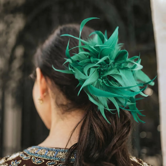 Broche / Tocado Flor Plumas Verde