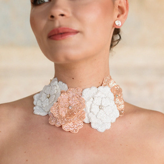 Collar Bordado Nocturnia Blanco y Oro Rosa
