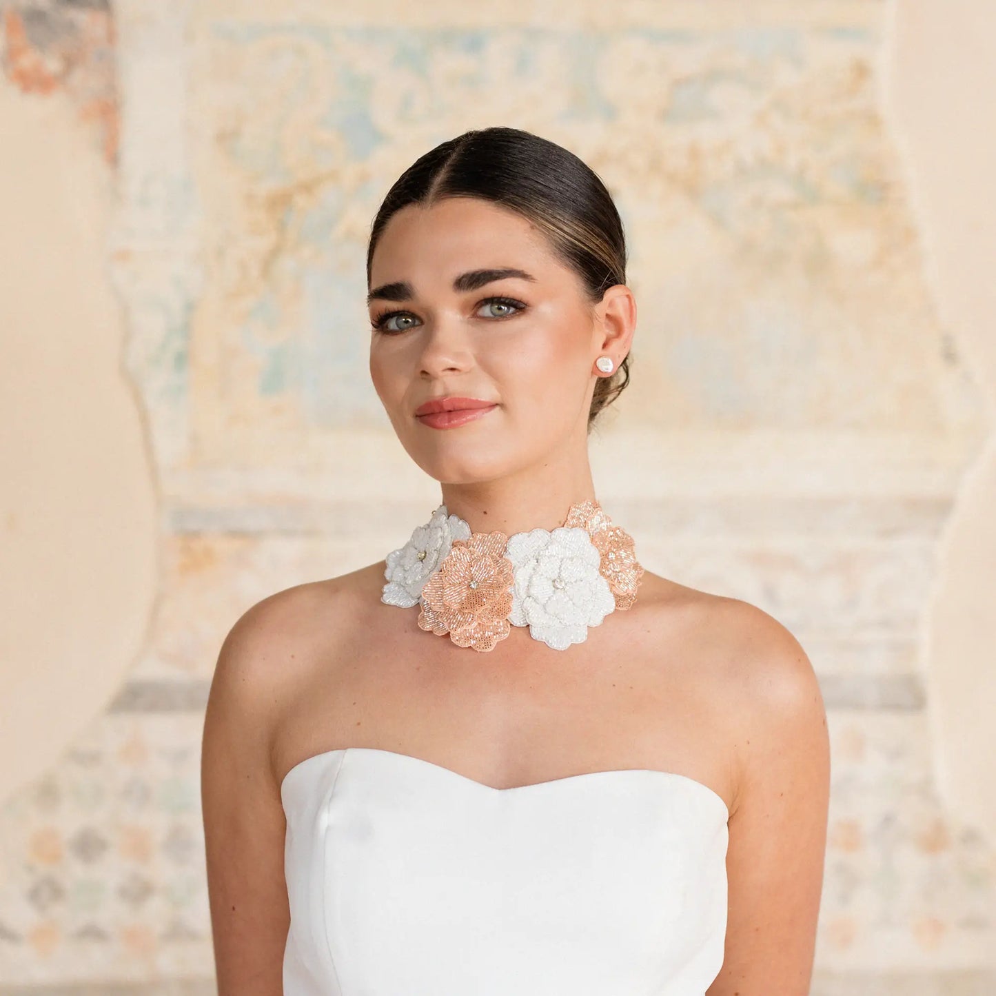 Collar Bordado Nocturnia Blanco y Oro Rosa